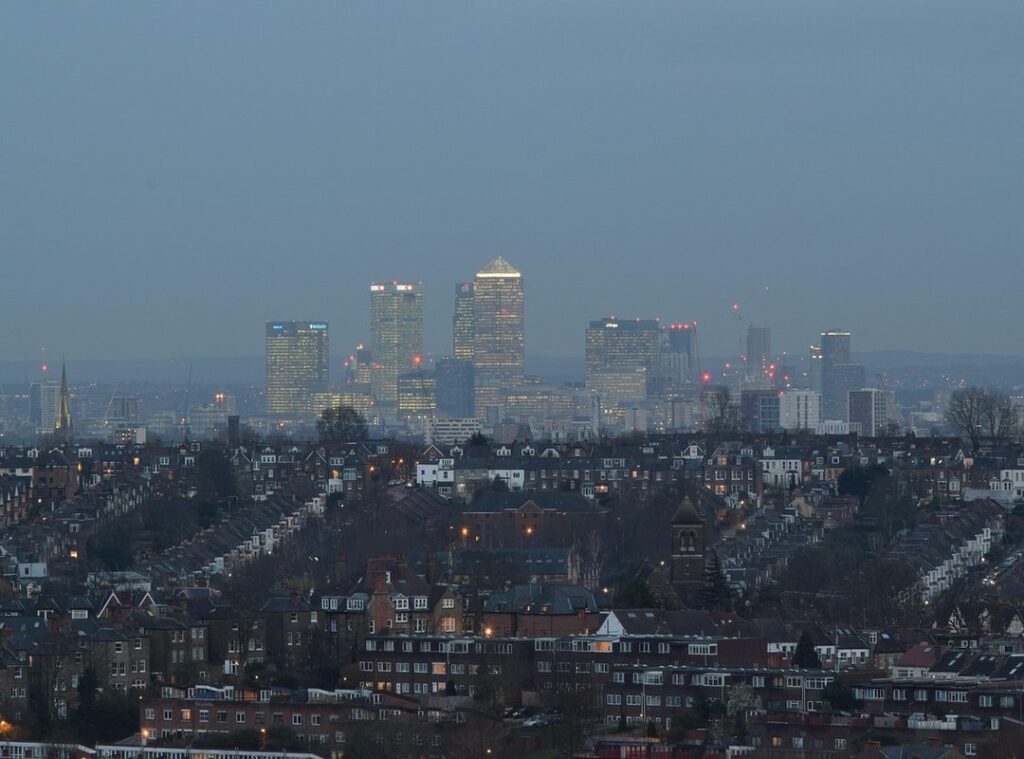 alexandra grant cuanto mide